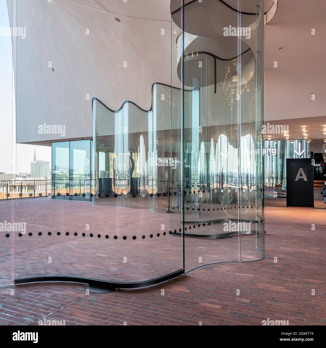 Im Inneren der Elbphilharmonie in der Hamburger HafenCity auf einer Elbhalbinsel. Im Volksmund genannt Elphi. Stockfoto