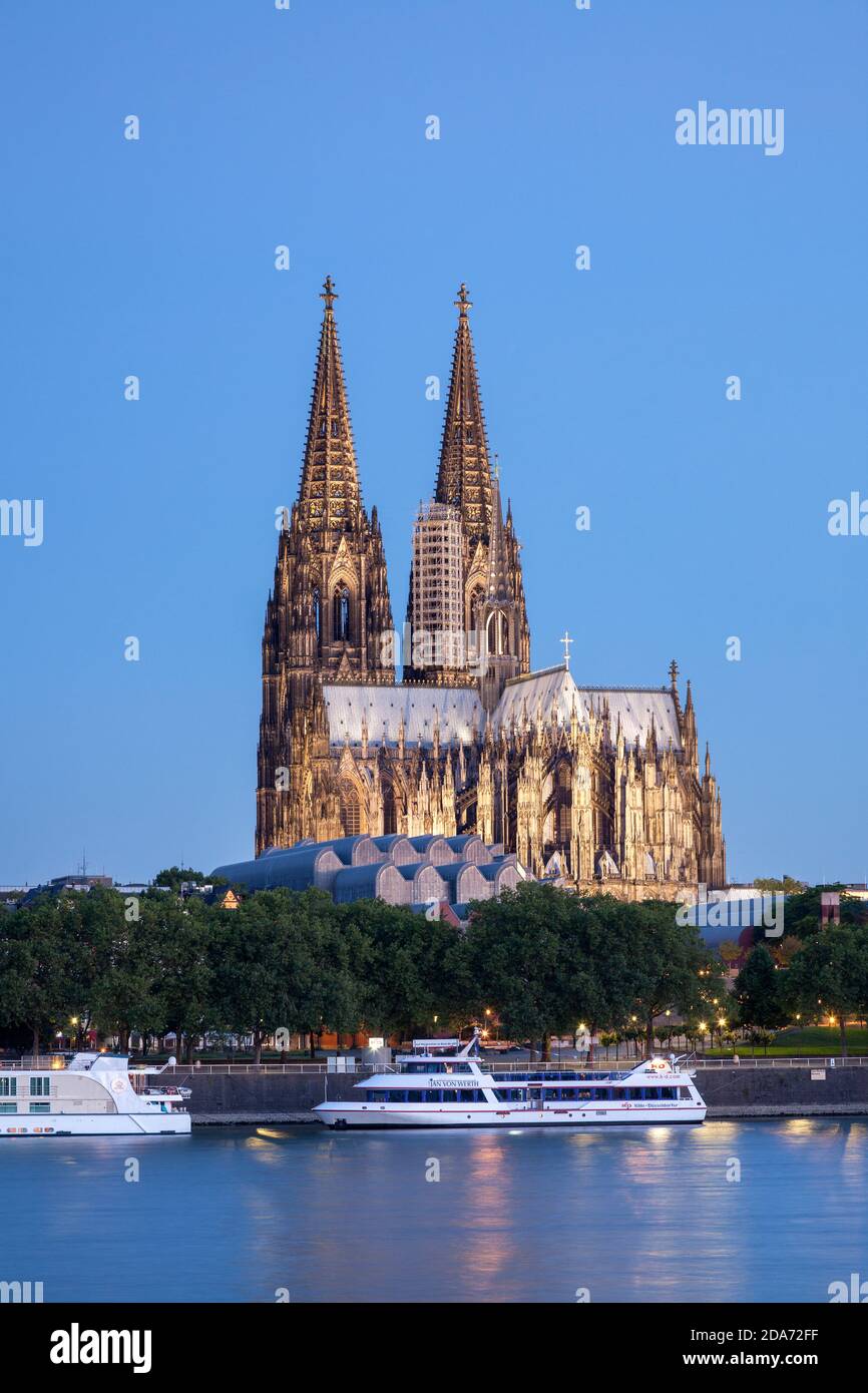 Geographie / Reisen, Deutschland, Nordrhein-Westfalen, Köln, Kölner Dom am Rhein, Köln, Additional-Rights-Clearance-Info-not-available Stockfoto