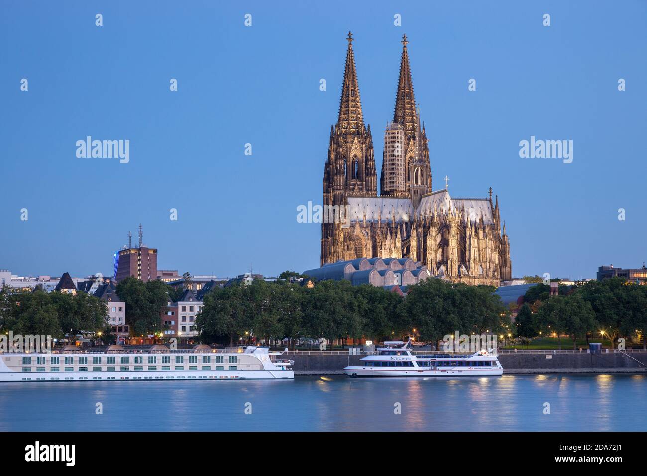Geographie / Reisen, Deutschland, Nordrhein-Westfalen, Köln, Kölner Dom am Rhein, Köln, Additional-Rights-Clearance-Info-not-available Stockfoto
