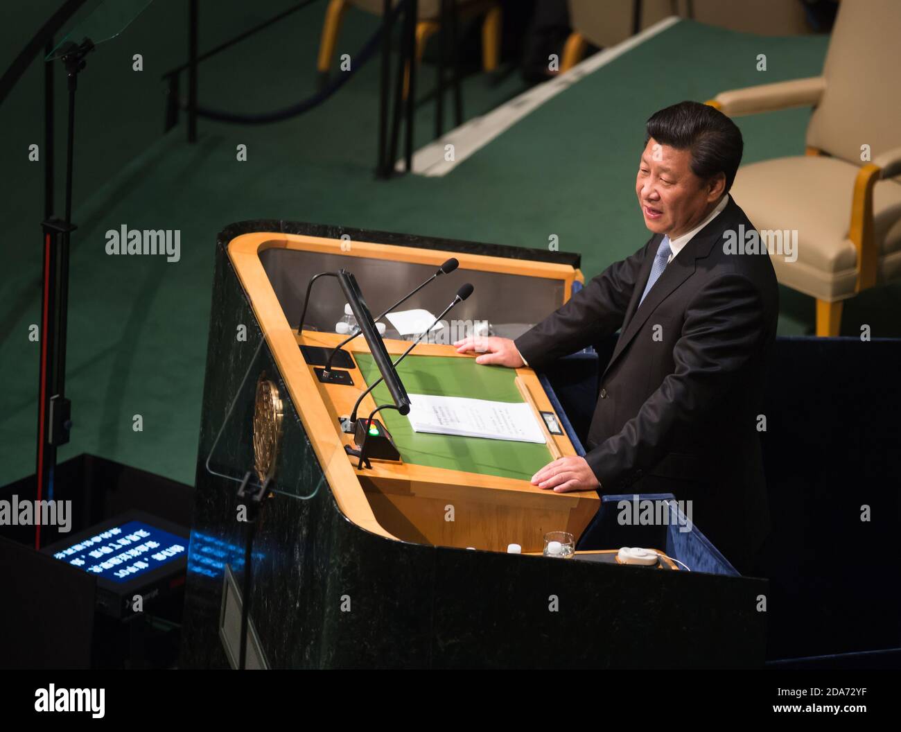 NEW YORK, USA - 28. Sep 2015: Der Präsident der Volksrepublik China Xi Jinping spricht bei der Eröffnung der 70. Sitzung der Generalversammlung der Vereinten Nationen in New York Stockfoto