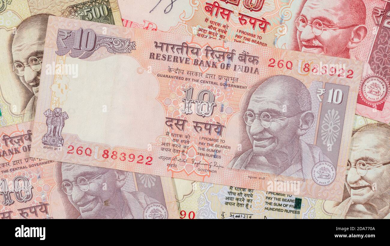 Nahaufnahme der indischen Rupie-Banknoten. Für die indische Wirtschaft, indische Währung, Gandhi, Indien Inflation. Banknote im alten Stil mit 10 Rupien. Stockfoto