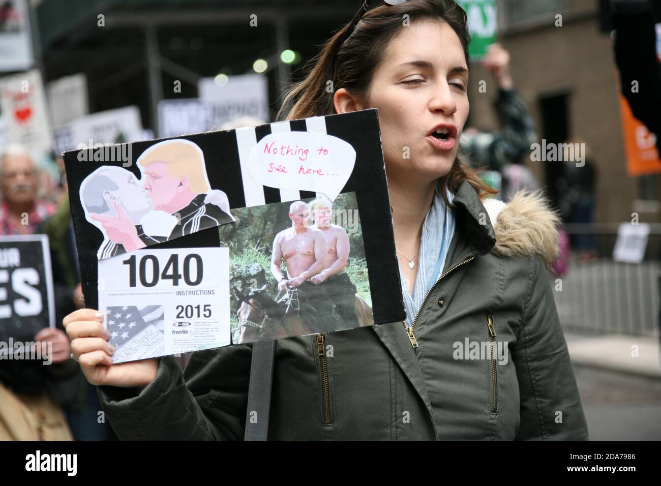 Menschen, die ihre Gefühle über Donald Trump ausdrücken, New York, USA Stockfoto