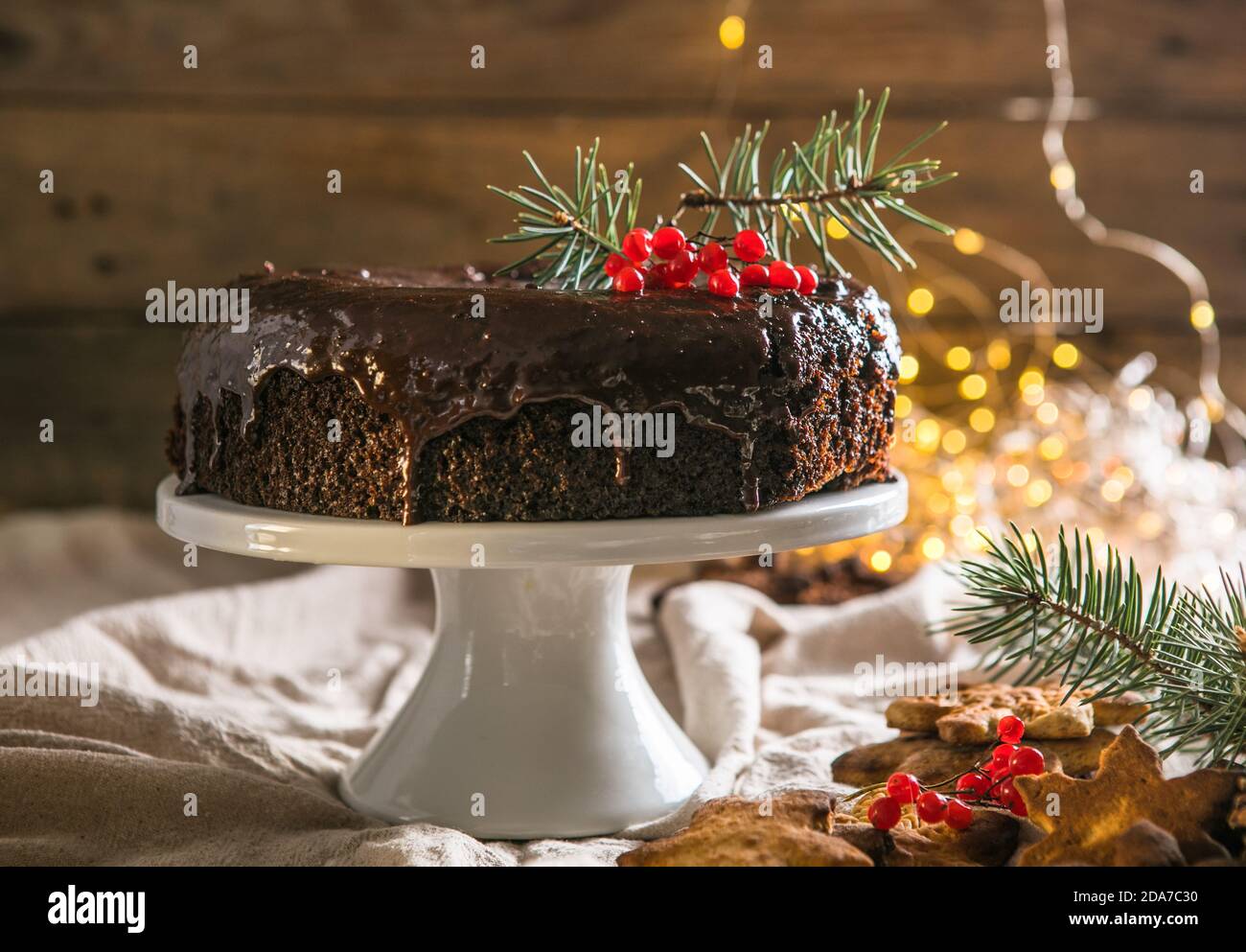 Hausgemachte Lebkuchen Schokolade Kuchen In Form Von Weihnachten Traditionelle Symbole Zuckerrohr Lebkuchen Mann Weihnachtsbaum Stockfotografie Alamy