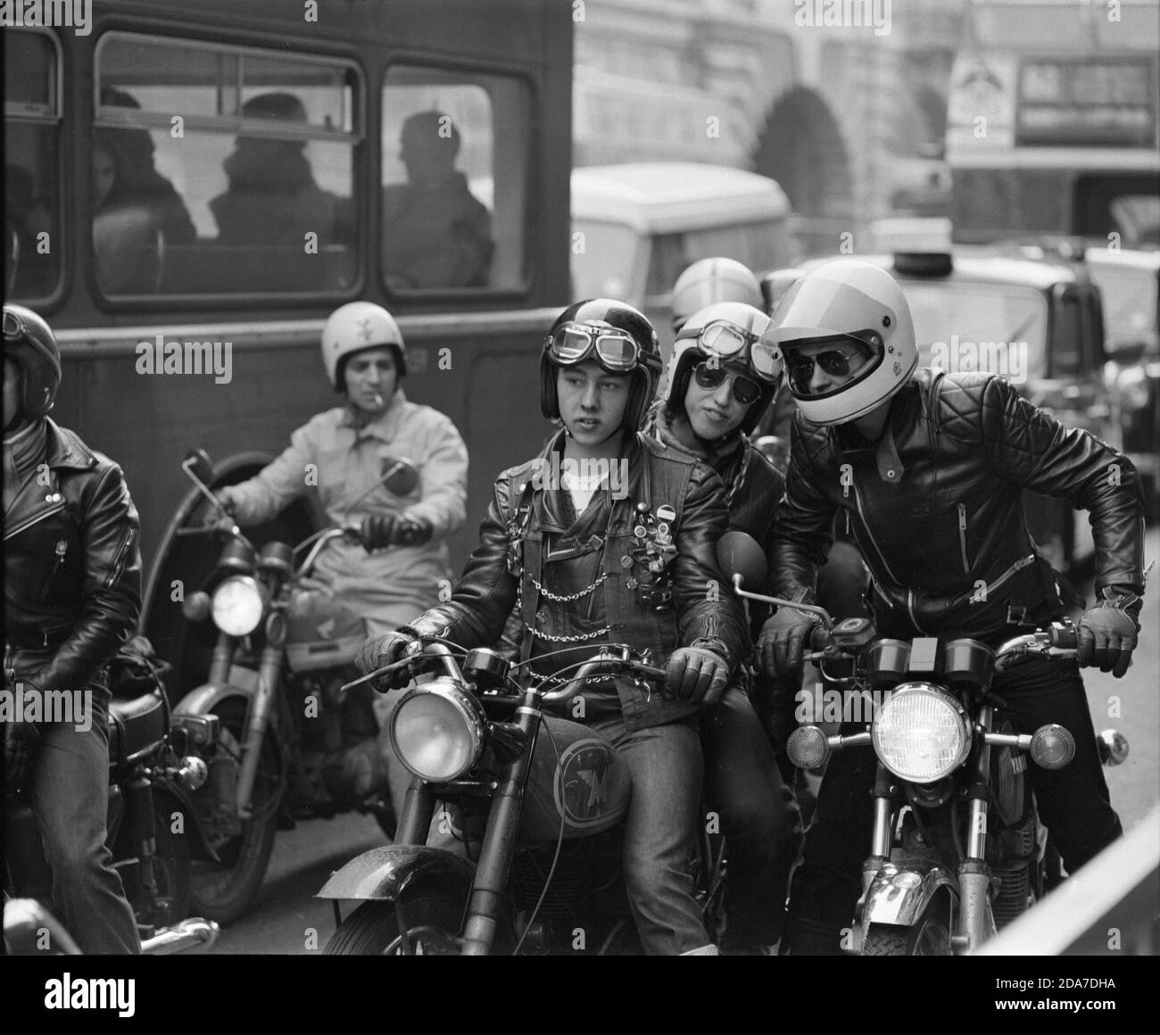 Jugendliche auf Motorrädern, London, England, Februar 1979 Stockfoto