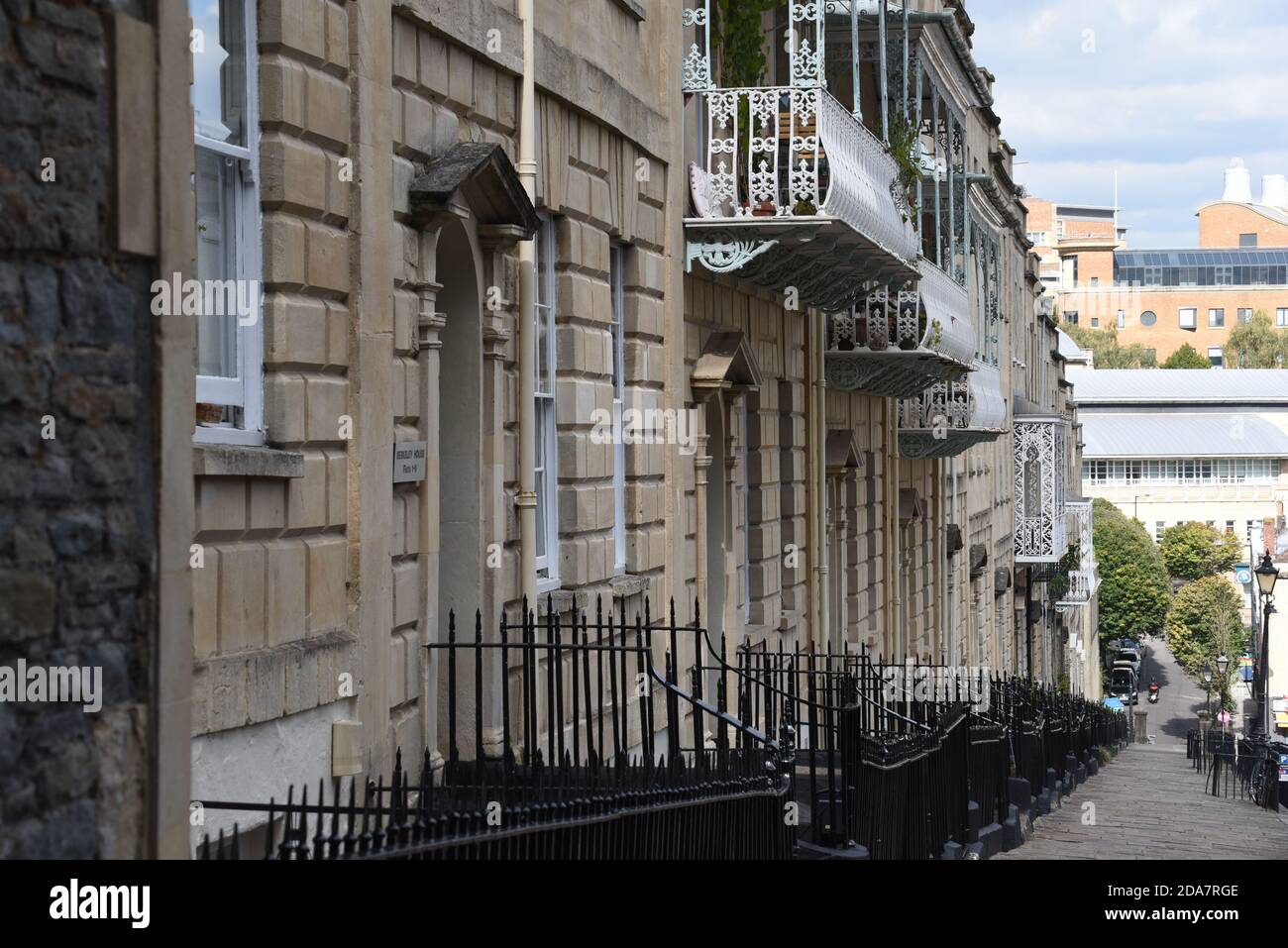 Alte Eisengeländer in der Charlotte Street in Bristol Stockfoto