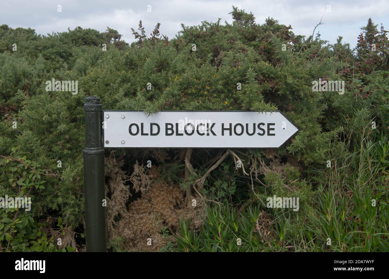 Gusseisen Schild zum alten Block Haus eine alte Ruine auf der Insel Tresco in den Inseln von Scilly, England, Großbritannien Stockfoto