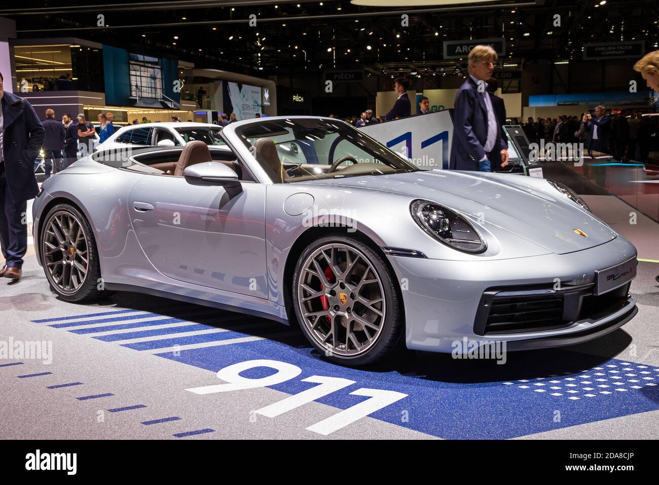 Porsche 911 Carrera S Cabriolet-Sportwagen auf dem 89. Genfer Autosalon. Genf, Schweiz - 6. März 2019. Stockfoto