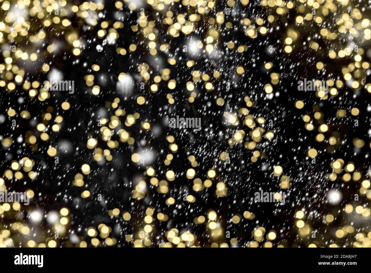 Schöner dunkler Hintergrund mit goldenen Lichtern und Schnee-Effekt Stockfoto