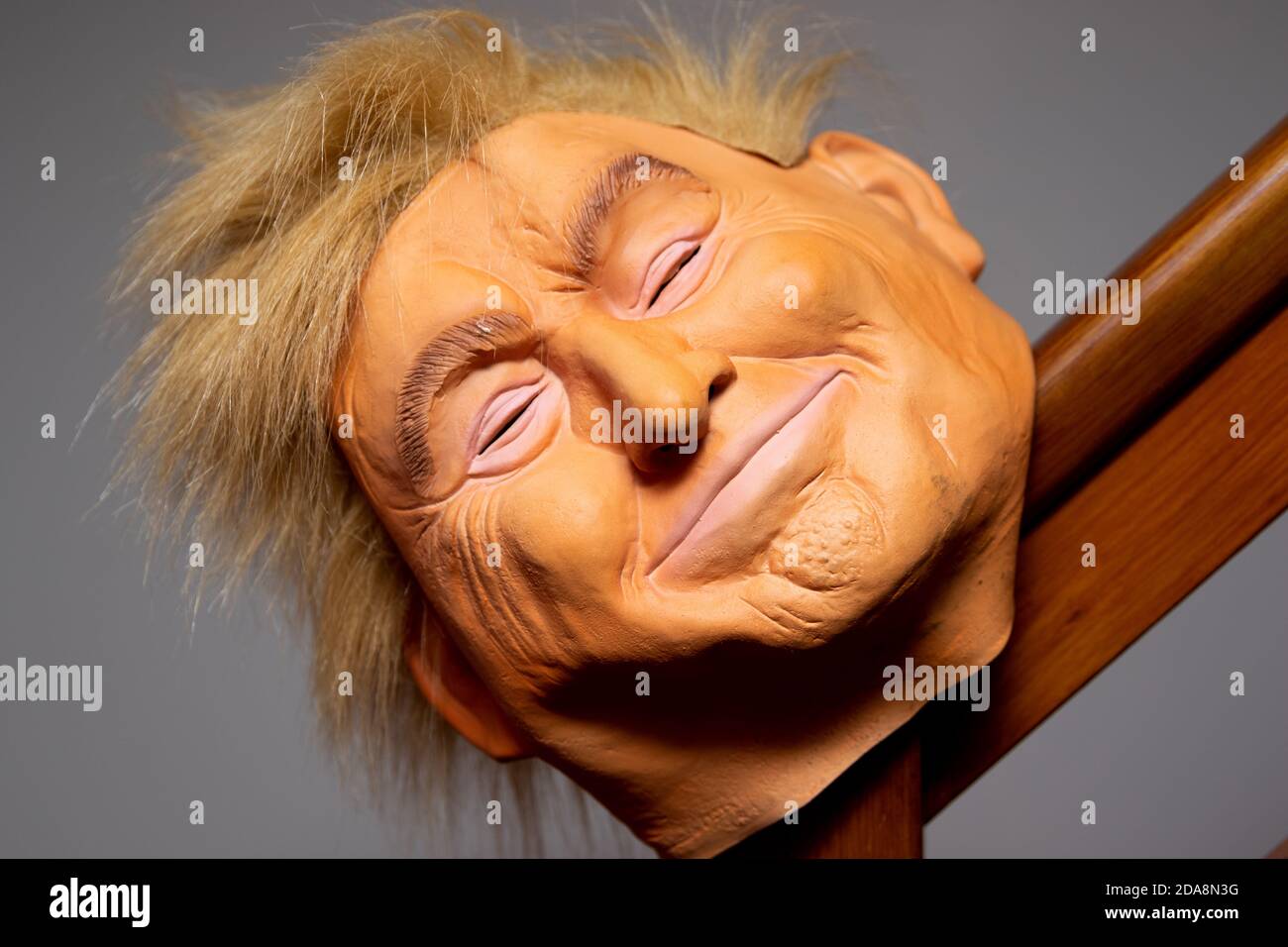 Eine Donald Trump Kostümmaske Stockfoto
