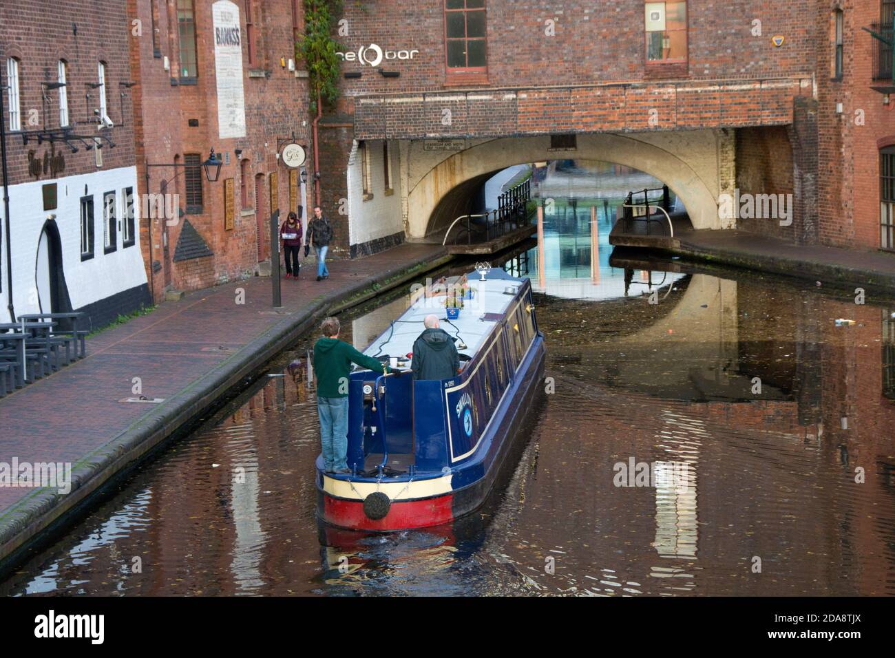 Narrowboat Durch Den Broad Street Tunnel Im Stadtzentrum Von Birmingham Birmingham England Großbritannien Stockfoto