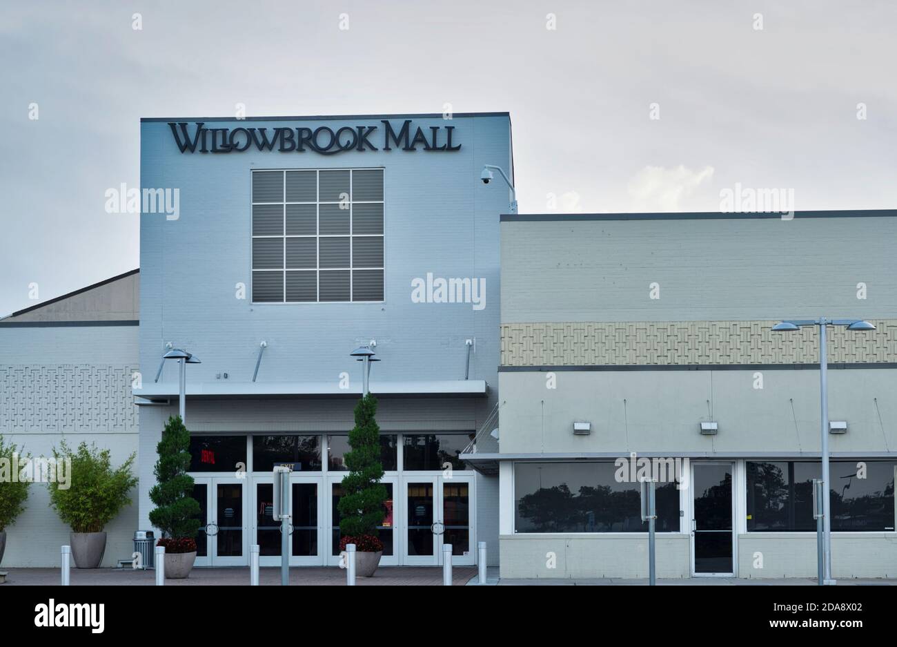 Houston, Texas/USA 10/23/2020: Haupteingang der Willowbrook Mall in Houston, TX. Einkaufszentrum für die North Houston Gegend. Stockfoto