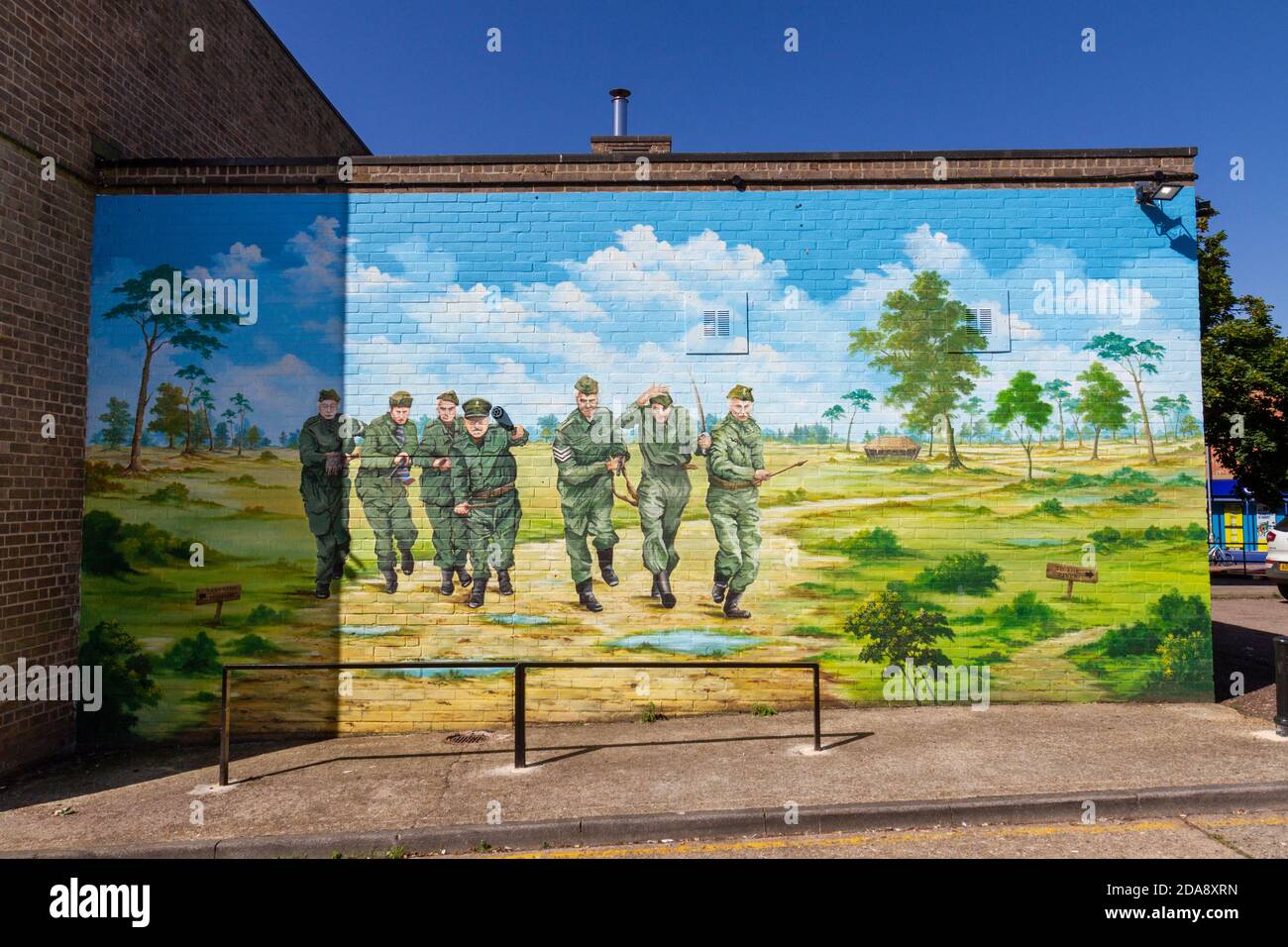Wandgemälde an der Seite von Thetford Dad's Army Museum (die TV-Show der 1970er Jahre wurde in der Stadt gedreht), Thetford, Norfolk, Großbritannien. Stockfoto
