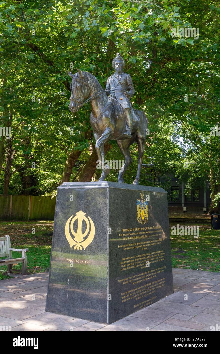 Statue von Maharajah Duleep Singh zu Pferd auf Butten Island, Thetford Riverside, Thetford, Norfolk, Großbritannien. Stockfoto