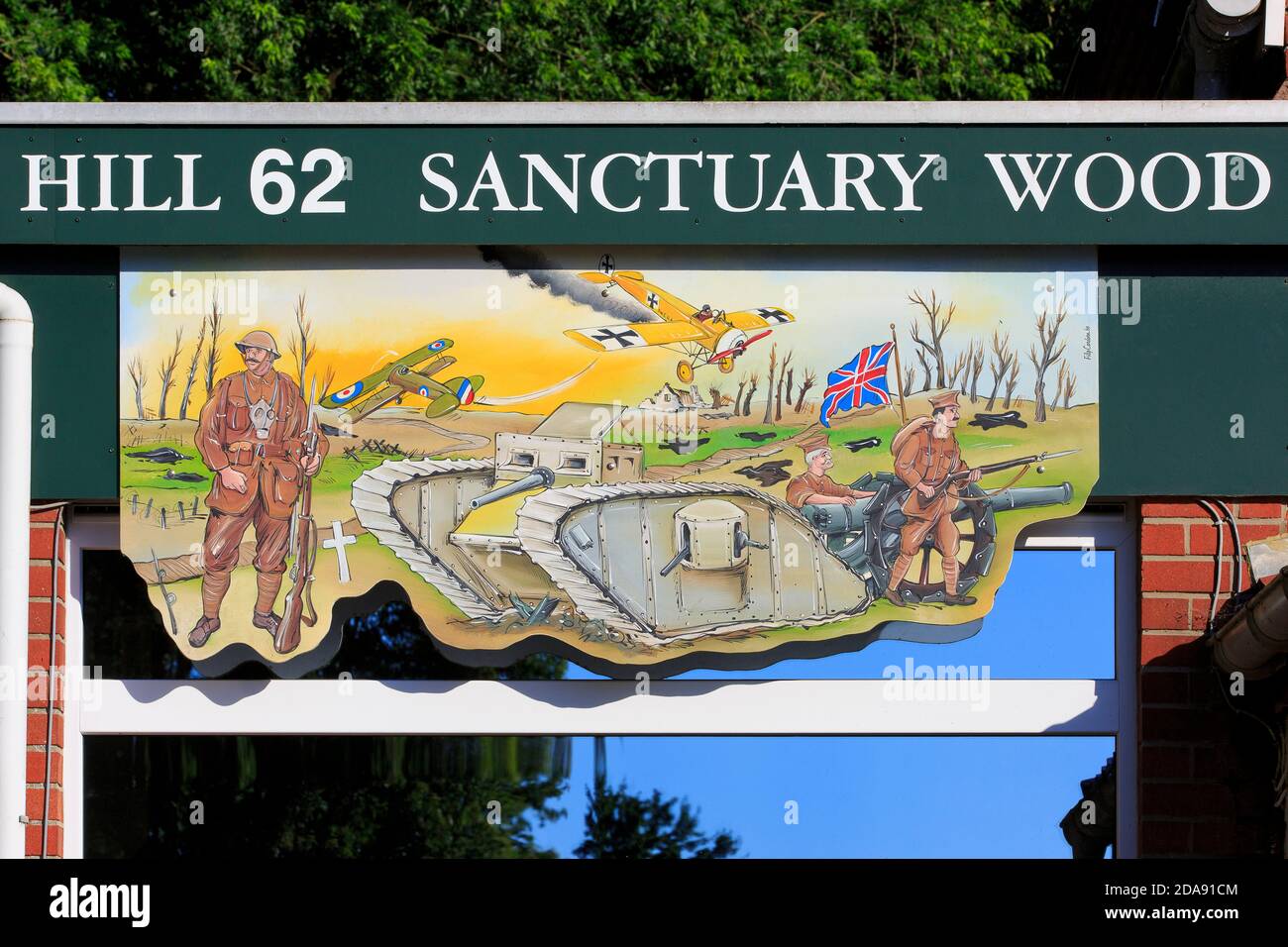 Schild vor dem Sanctuary Wood Museum Hill 62 in Zillebeke (Ypern), Belgien Stockfoto
