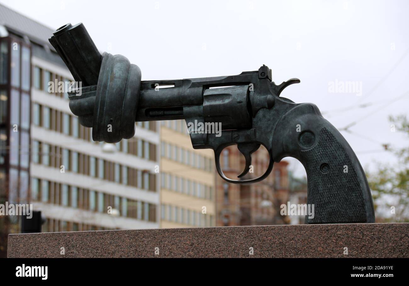 Die Knoted Gun Skulptur von Carl Fredrik Reutersward in Göteborg Stockfoto