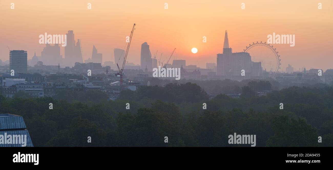 Atemberaubender Sonnenaufgang über der Stadt London Stockfoto