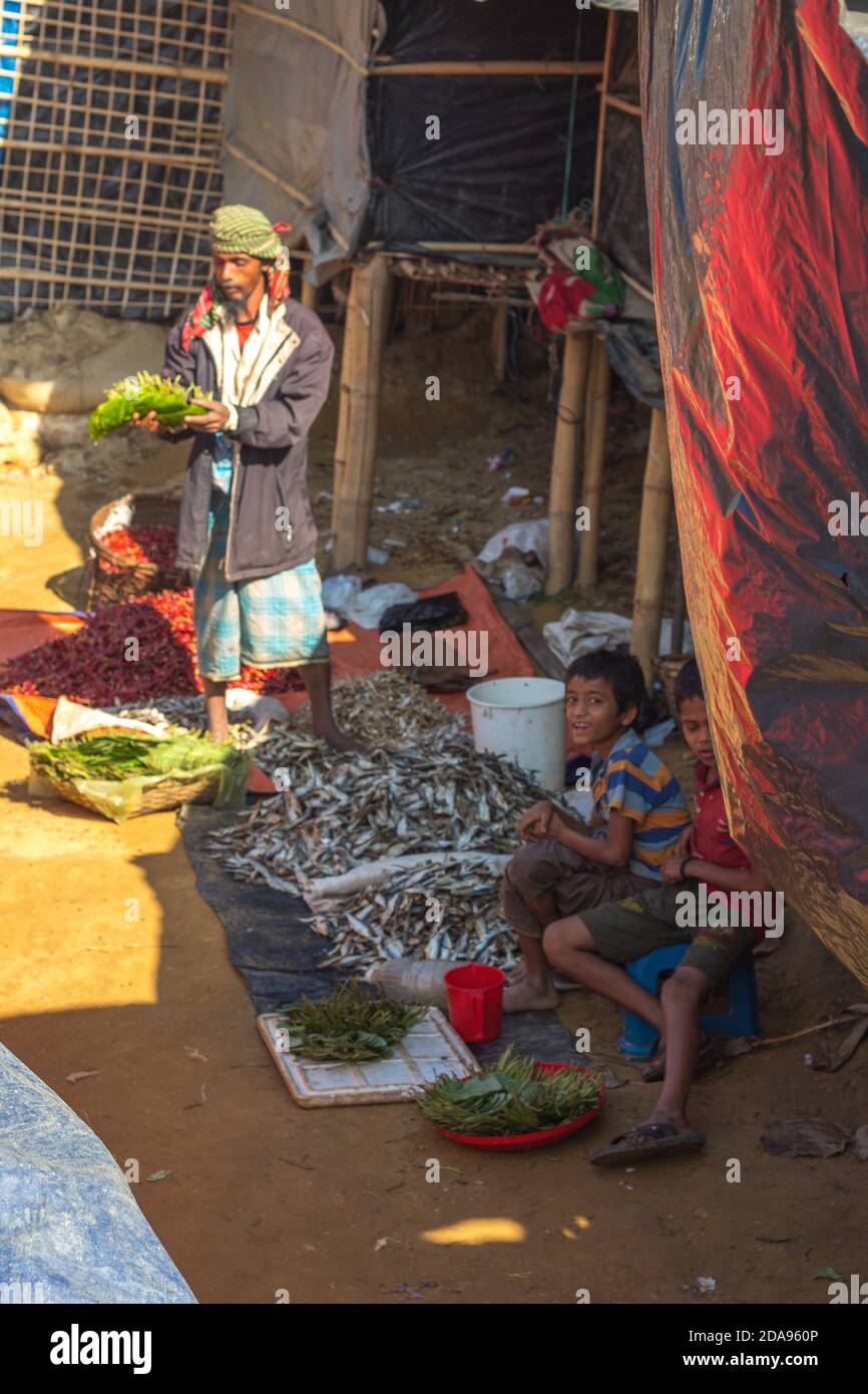 Tägliches Leben im Rohingya Flüchtlingslager in Coxsbazar, Bangladesch. Das Foto wurde im November 2017 aufgenommen Stockfoto