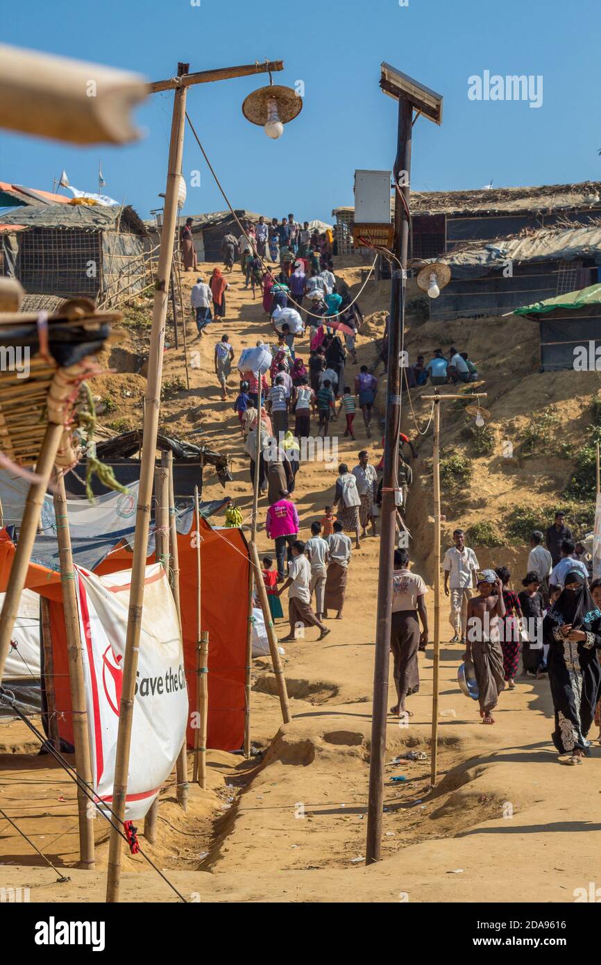 Landschaftsansicht des Flüchtlingslagers Rohingya in Coxs Bazar, Bangladesch. Das Foto wurde im November 2017 aufgenommen Stockfoto