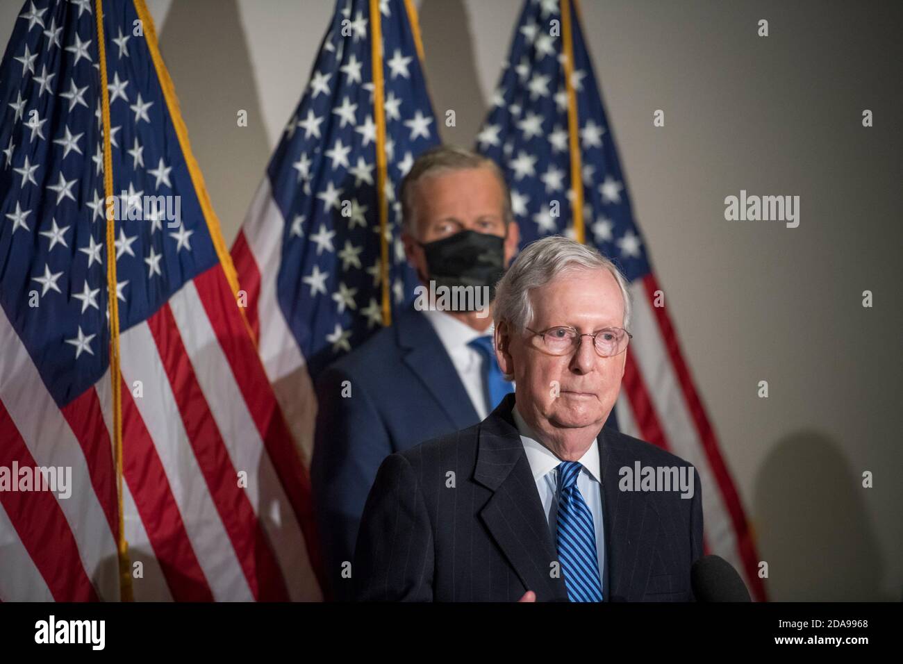 Mitch McConnell (Republikaner von Kentucky), der Mehrheitsführer des US-Senats, bietet nach dem GOP-Mittagessen im Hart Senate Office Building in Washington, DC, Dienstag, 10. November 2020, Kommentare und Fragen von Reportern an. Kredit: Rod Lampey/CNP Verwendung weltweit Stockfoto Mitch McConnell (Republikaner von Kentucky), der Mehrheitsführer des US-Senats, bietet nach dem GOP-Mittagessen im Hart Senate Office Building in Washington, DC, Dienstag, 10. November 2020, Kommentare und Fragen von Reportern an. Kredit: Rod Lampey/CNP Verwendung weltweit Stockfoto