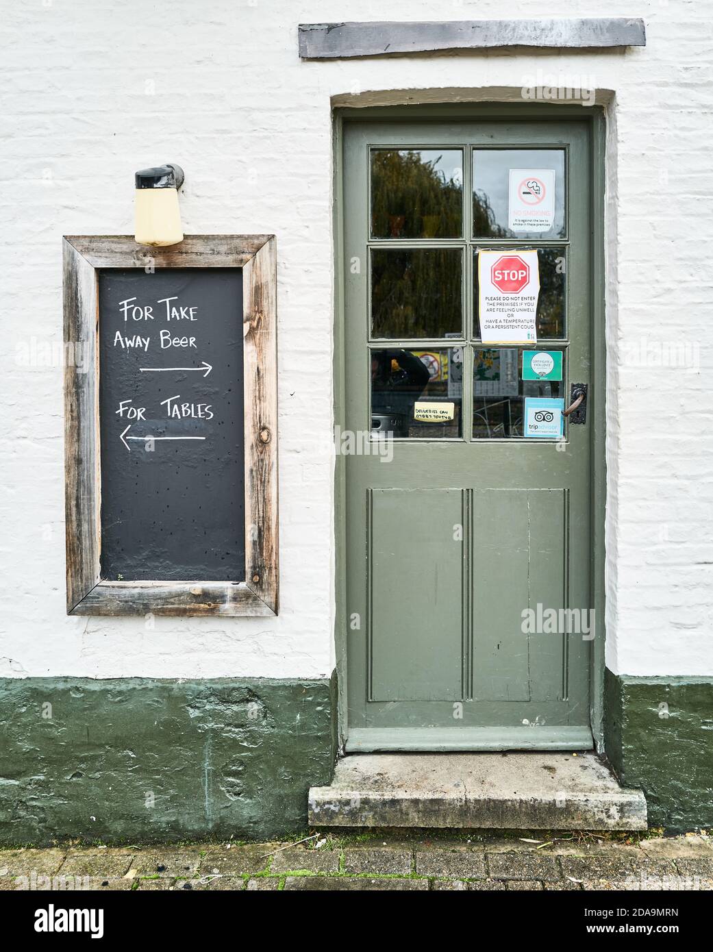 The Mill Pub am Fluss Cam, Cambridge, England, während der Coronavirus-Epidemie, November 2020. Stockfoto