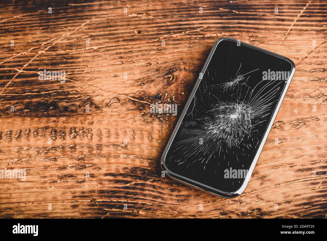 Smartphone mit geknackter Anzeige Stockfoto
