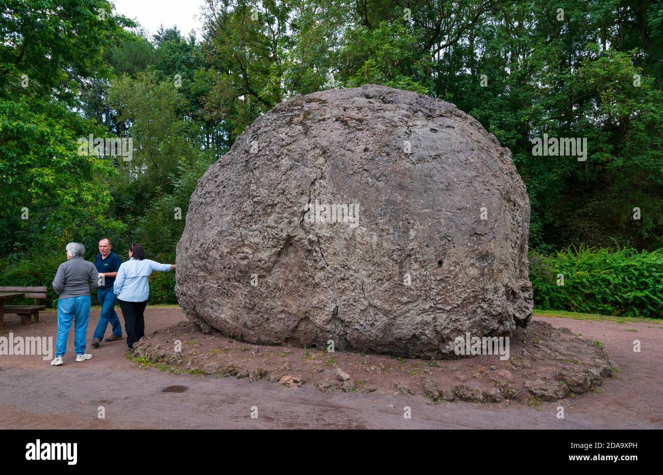 Lava Bomb Strohn Village Naturpark Vulkaneifel Und Geopark Westeifel lava-bomb-strohn-village-naturpark-vulkaneifel-und-geopark-westeifel