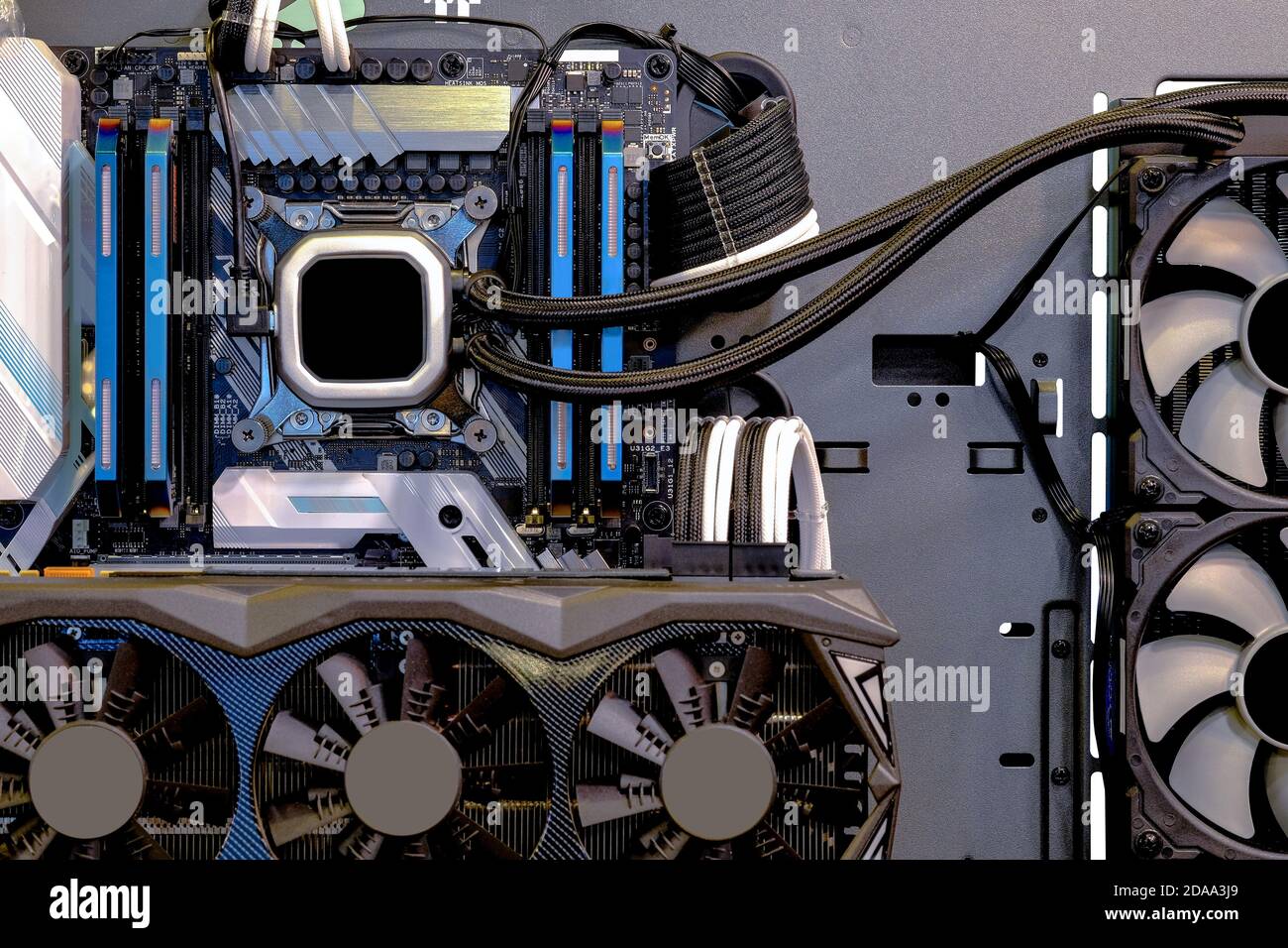Close-up und innen Desktop-PC-Gaming und Wasserkühlung CPU, innen auf Computer-PC-Gehäuse und Technologie Hintergrund Stockfoto