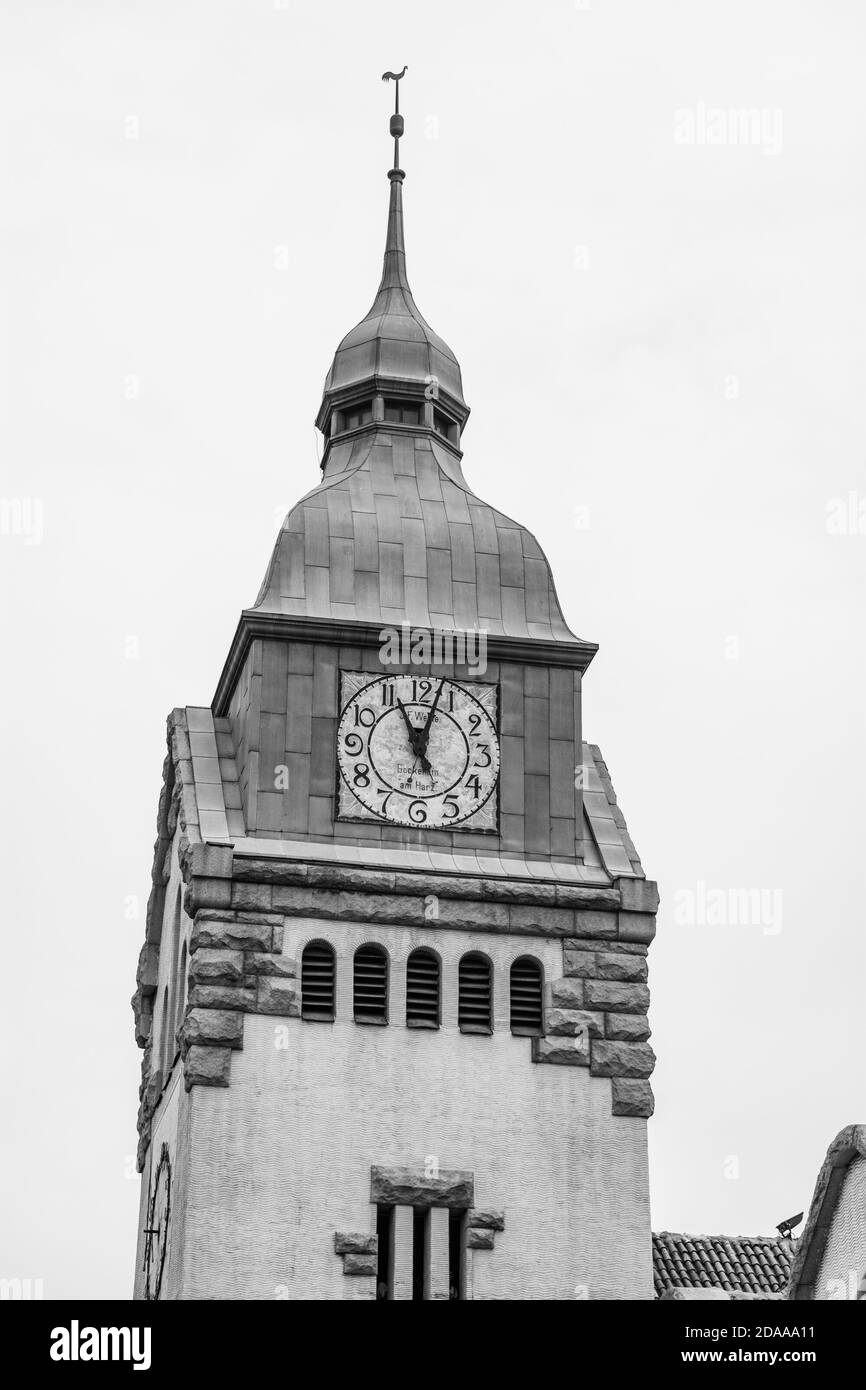 Qingdao / China - 6. August 2015: Der Glockenturm der protestantischen Kirche Qingdao (Jidu jiaotang), erbaut von deutschen Missionaren im Jahr 1910, als Qingdao ( Stockfoto