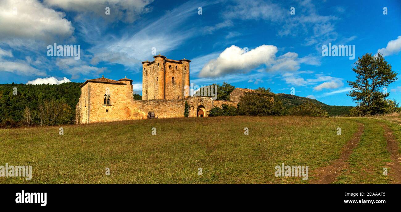 Die Ruinen des befestigten Schlosses Arques im Süden Frankreichs. Dies war mit den Katharer und Albegenser Kreuzzug des 13. Jahrhunderts verbunden. Stockfoto