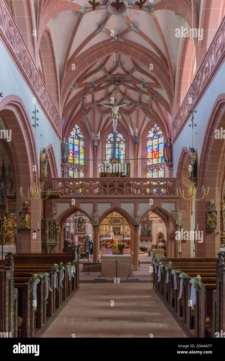 Innenansicht der katholischen Kirche St. Valentin in Kiedrich, Hessen, Deutschland Stockfoto
