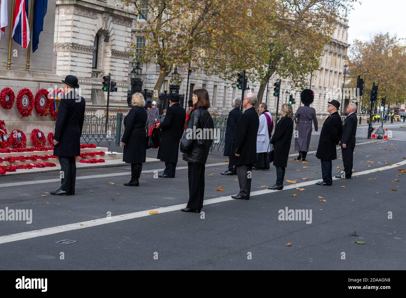 London, Großbritannien. November 2020. Zwei Minuten Stille im Cenotaph Whitehall London bei einer Veranstaltung, die von der Western Front Association unter starker Sicherheit organisiert wurde. Kredit: Ian Davidson/Alamy Live Nachrichten Stockfoto