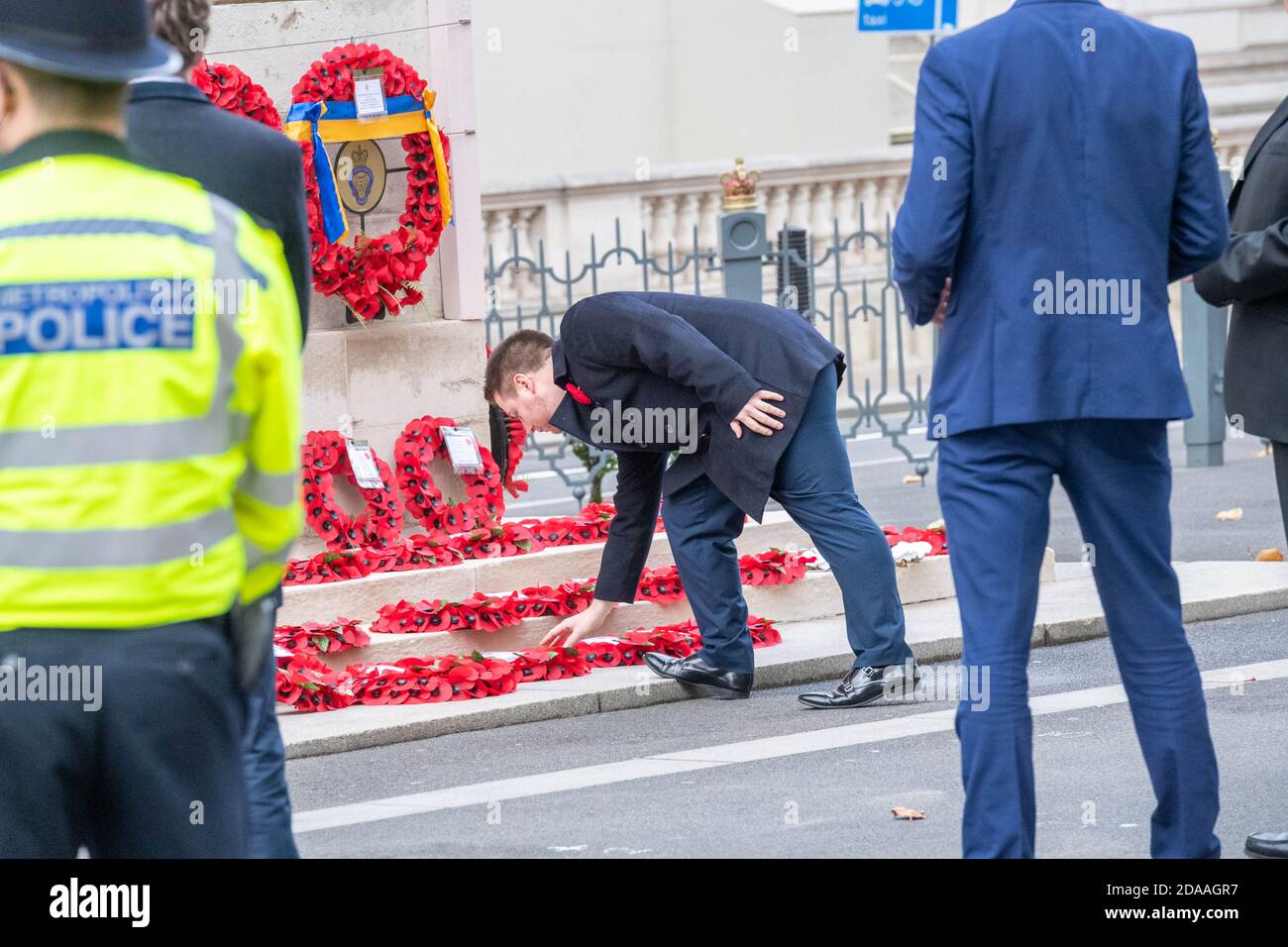 London, Großbritannien. November 2020. Zwei Minuten Stille im Cenotaph Whitehall London bei einer Veranstaltung, die von der Western Front Association organisiert wurde, inmitten starker Sicherheit. Kredit: Ian Davidson/Alamy Live Nachrichten Stockfoto