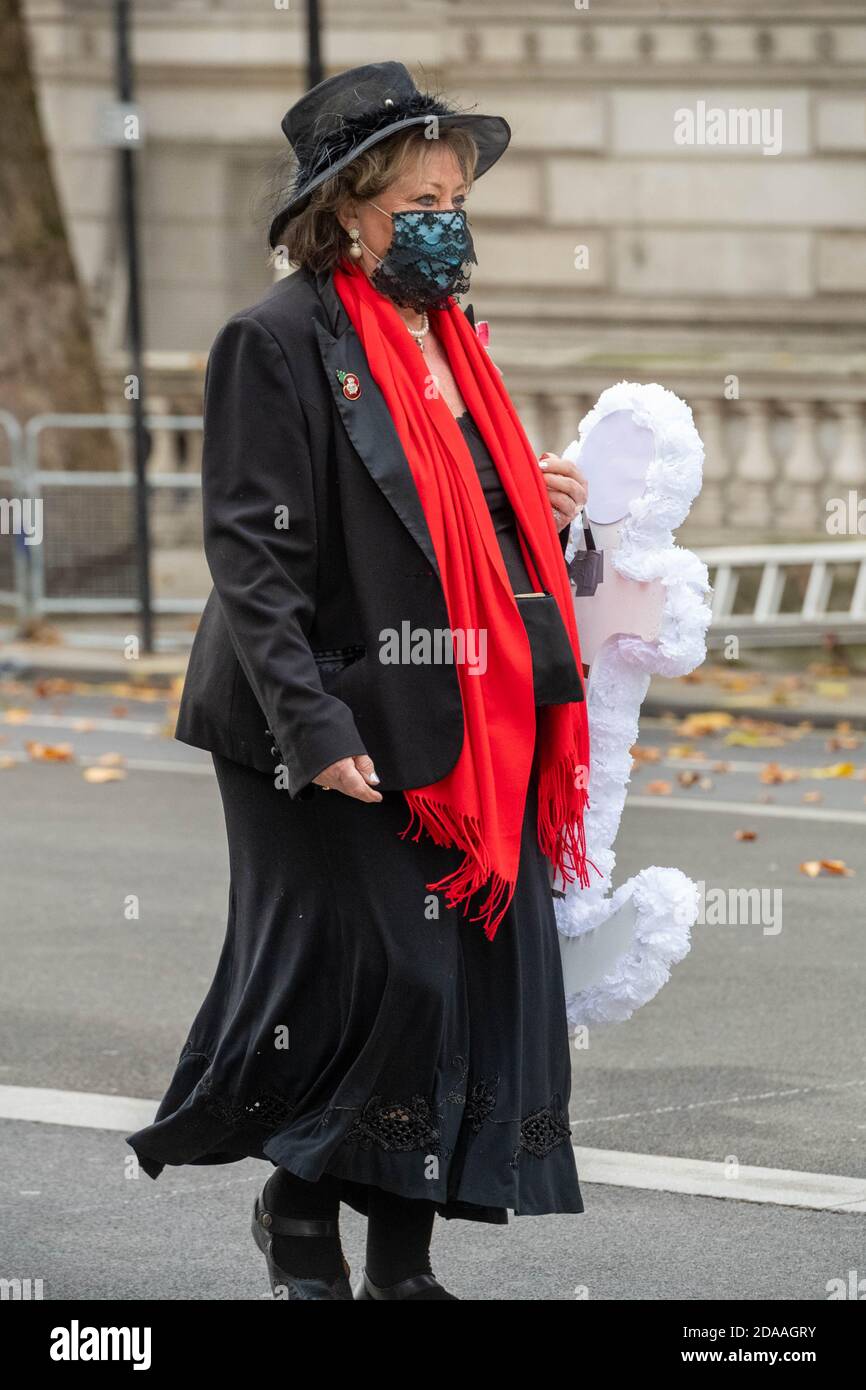 London, Großbritannien. November 2020. Zwei Minuten Stille im Cenotaph Whitehall London bei einer Veranstaltung, die von der Western Front Association organisiert wurde, inmitten starker Sicherheit. Kredit: Ian Davidson/Alamy Live Nachrichten Stockfoto