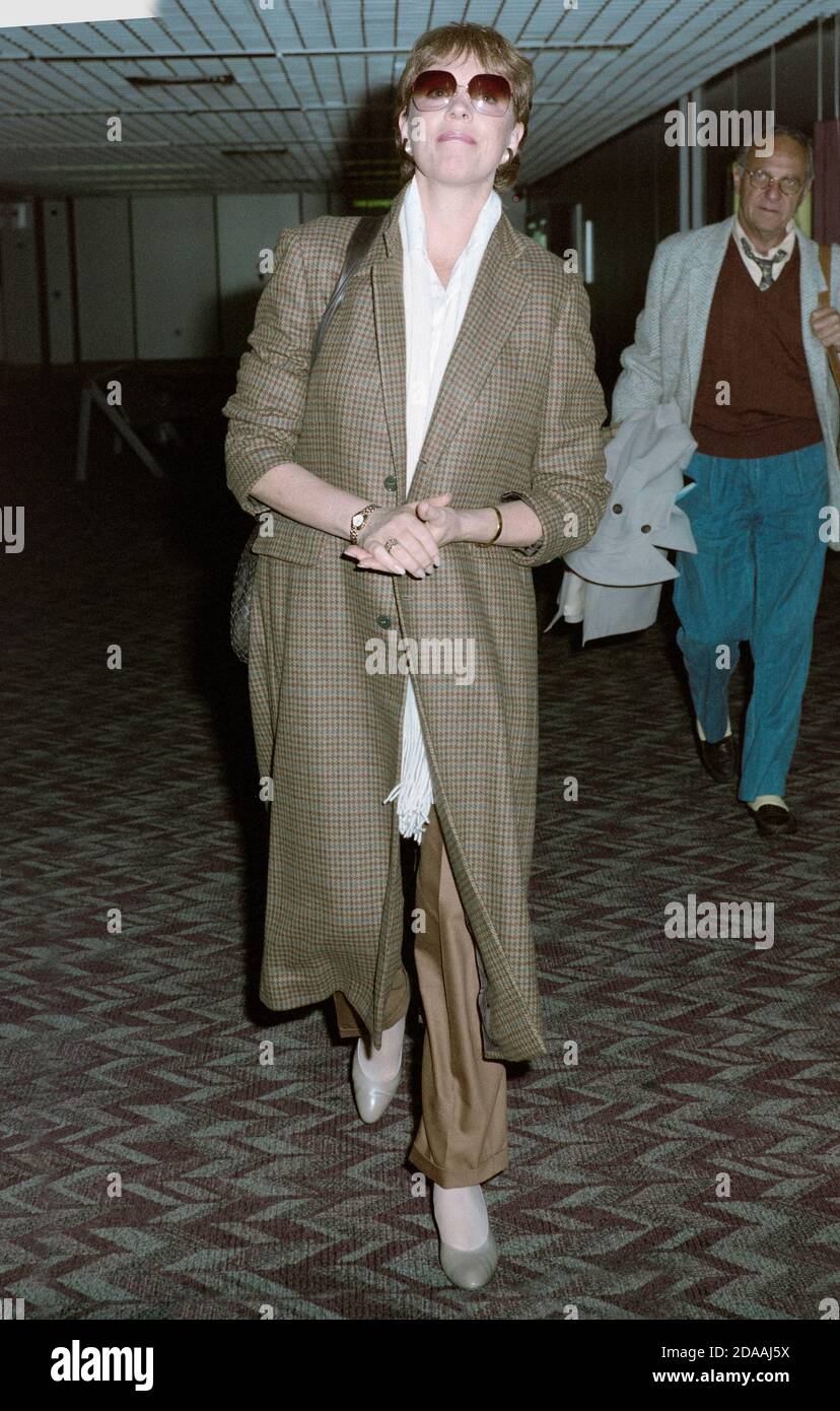 Englische Schauspielerin Dame Julie Andrews am Flughafen London Heathrow Juli 1989 Stockfoto