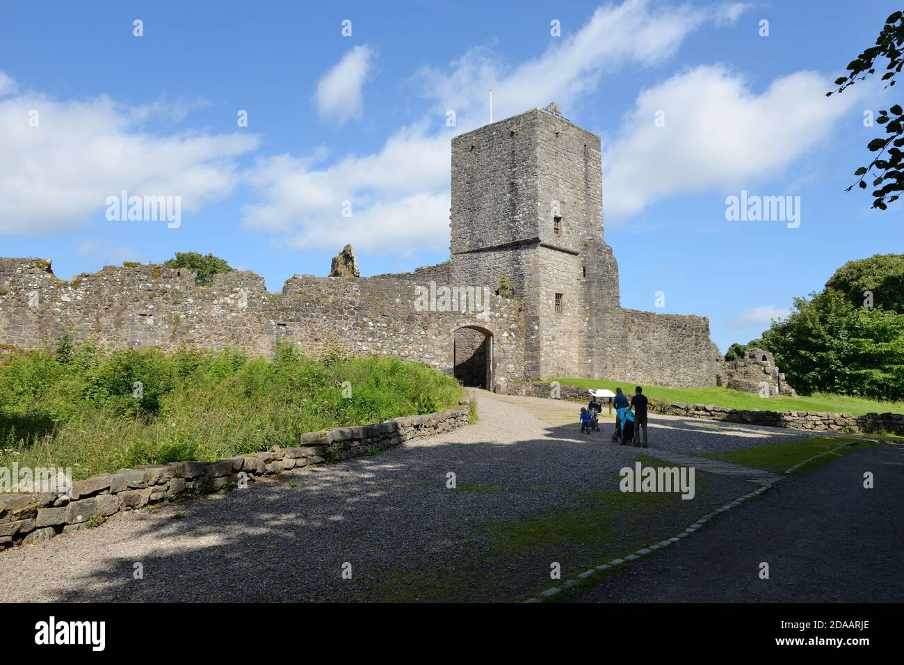 Mugdock Castle im Mugdock Country Park, Hochburg des Clan Graham aus der Mitte des 13. Jahrhunderts. Glasgow, Schottland. Großbritannien, Europa Stockfoto