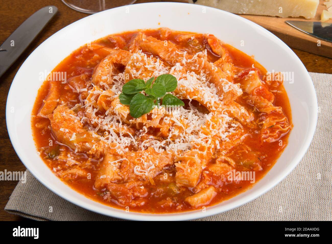 Kutteln mit Tomatensauce genannt Kutteln alla romana oder Trippa alla ...