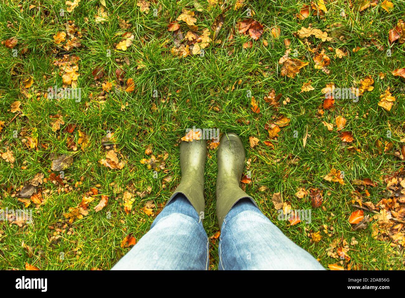 Gummistiefel frau garten Fotos und Bildmaterial in hoher Auflösung