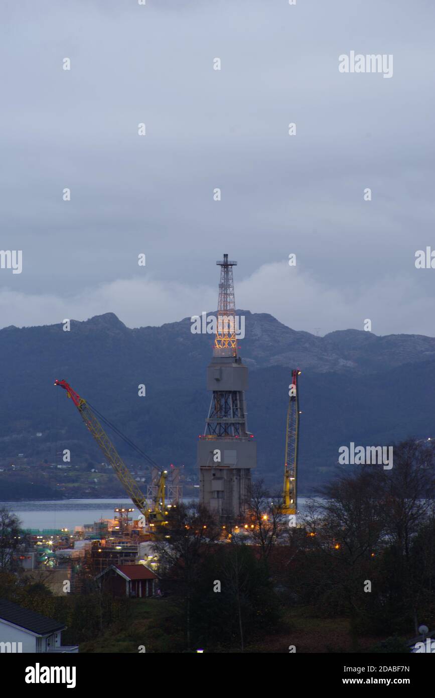 Equinor Njord Oil Platform 6407/10 auf dem Kvaerner-Hof in Leirvik, Stord, Vestland, Norwegen / Norge Stockfoto