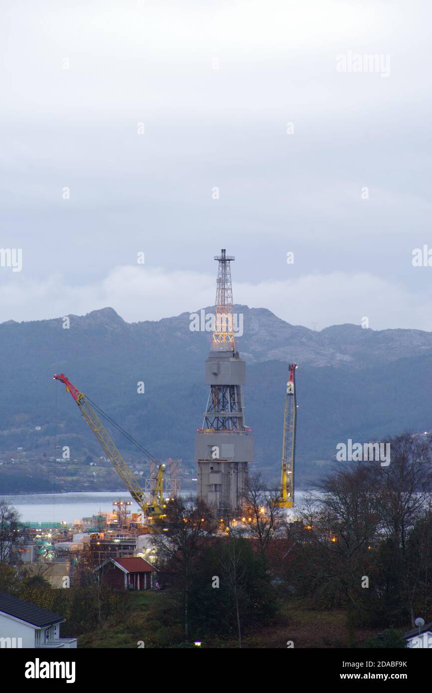 Equinor Njord Oil Platform 6407/10 auf dem Kvaerner-Hof in Leirvik, Stord, Vestland, Norwegen / Norge Stockfoto