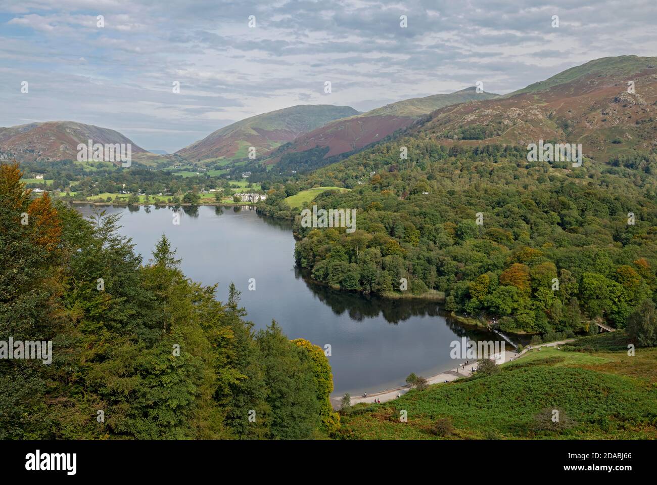 Blick über den Grasmere See von Loughrigg Terrace fiel im Herbst Lake District National Park Cumbria England Großbritannien GB Großbritannien Stockfoto