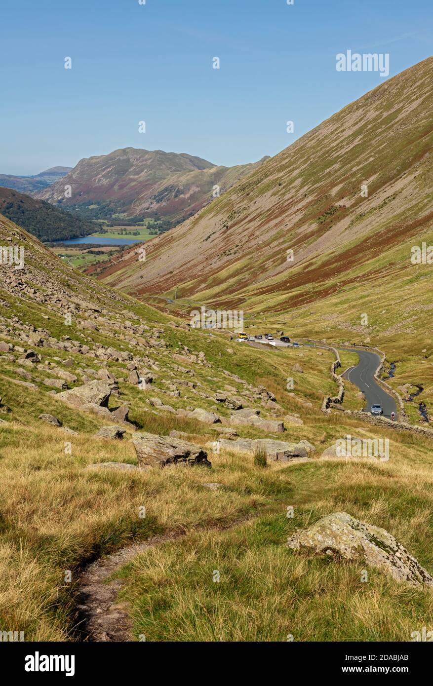 Blick vom Kirkstone Pass in Richtung Brothers Water im Herbst Lake District National Park Cumbria England Großbritannien GB Großbritannien Stockfoto