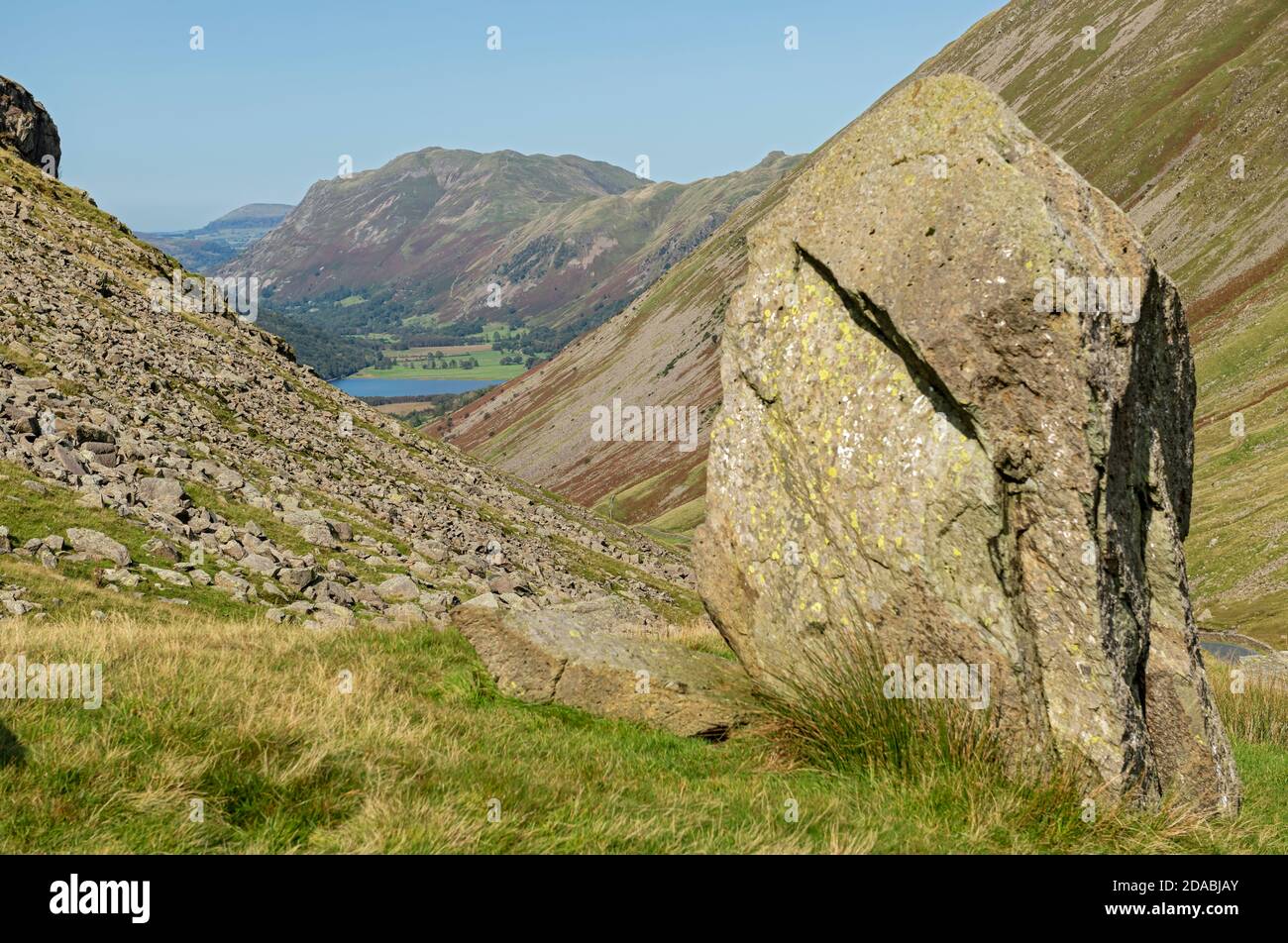 Blick vom Kirkstone Pass in Richtung Brothers Water im Herbst Lake District National Park Cumbria England Großbritannien GB Großbritannien Stockfoto