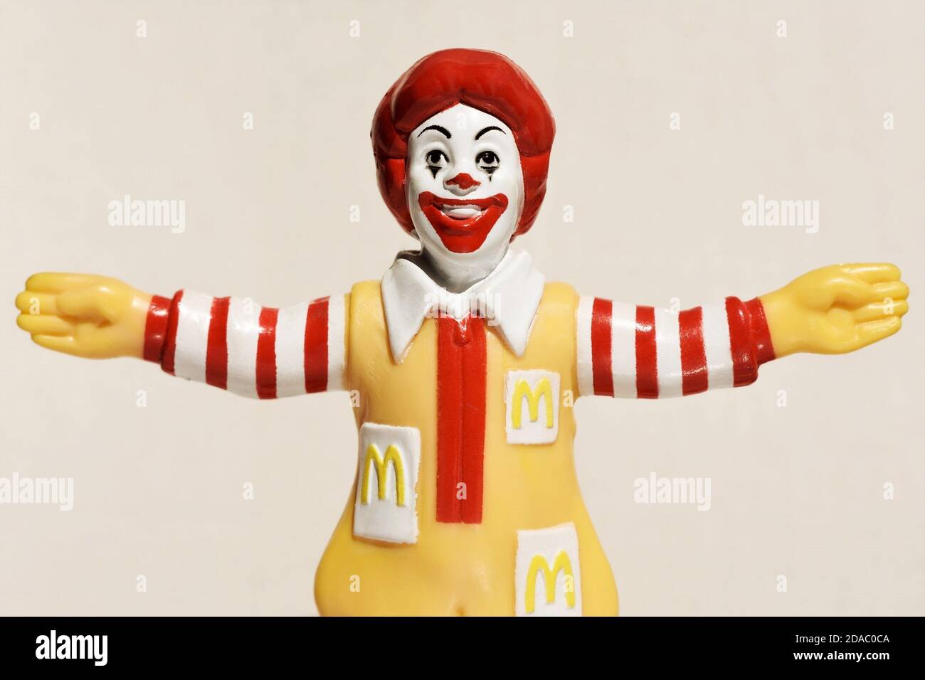 Ronald McDonald ist ein Clown-Charakter, der als Hauptfigur der Fast-Food-Restaurantkette von McDonald's verwendet wird. Stockfoto