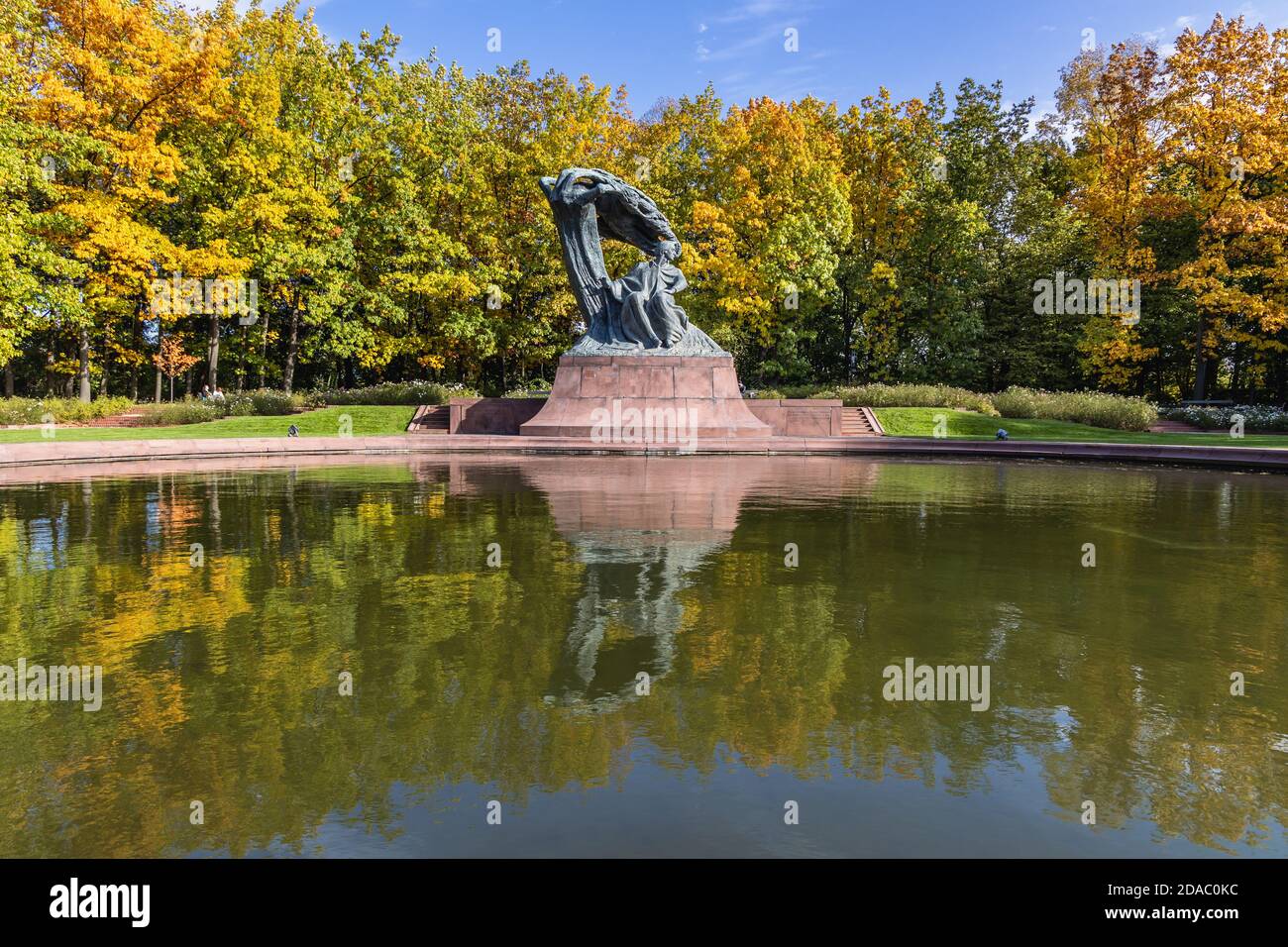 Berühmtes Denkmal von Fryderyk Chopin im Lazienkowski Park auch Lazienki Park genannt - Königliche Bäder, größter Park in Warschau-Stadt, Polen Stockfoto