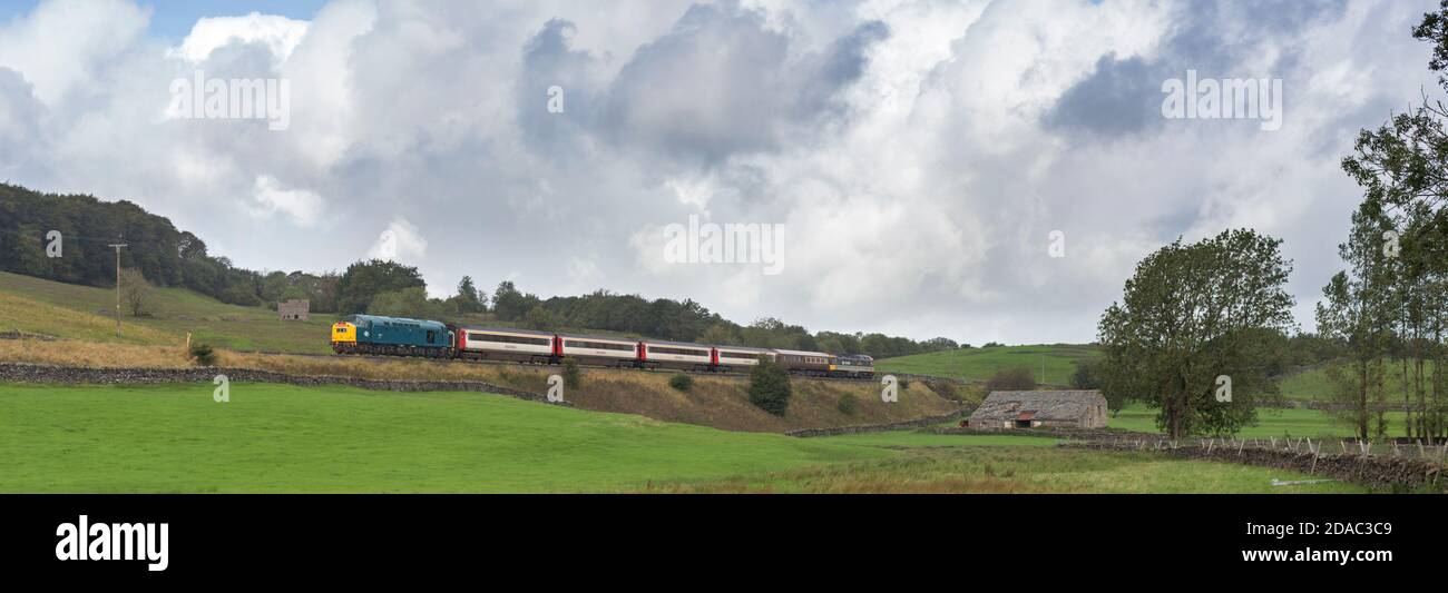 Erhaltene Diesellokomotive der Baureihe 40 40145 durch Horton in Ribblesdale Auf der Selle nach Carlisle Bahn mit dem Staycation Express Touristenzug Stockfoto