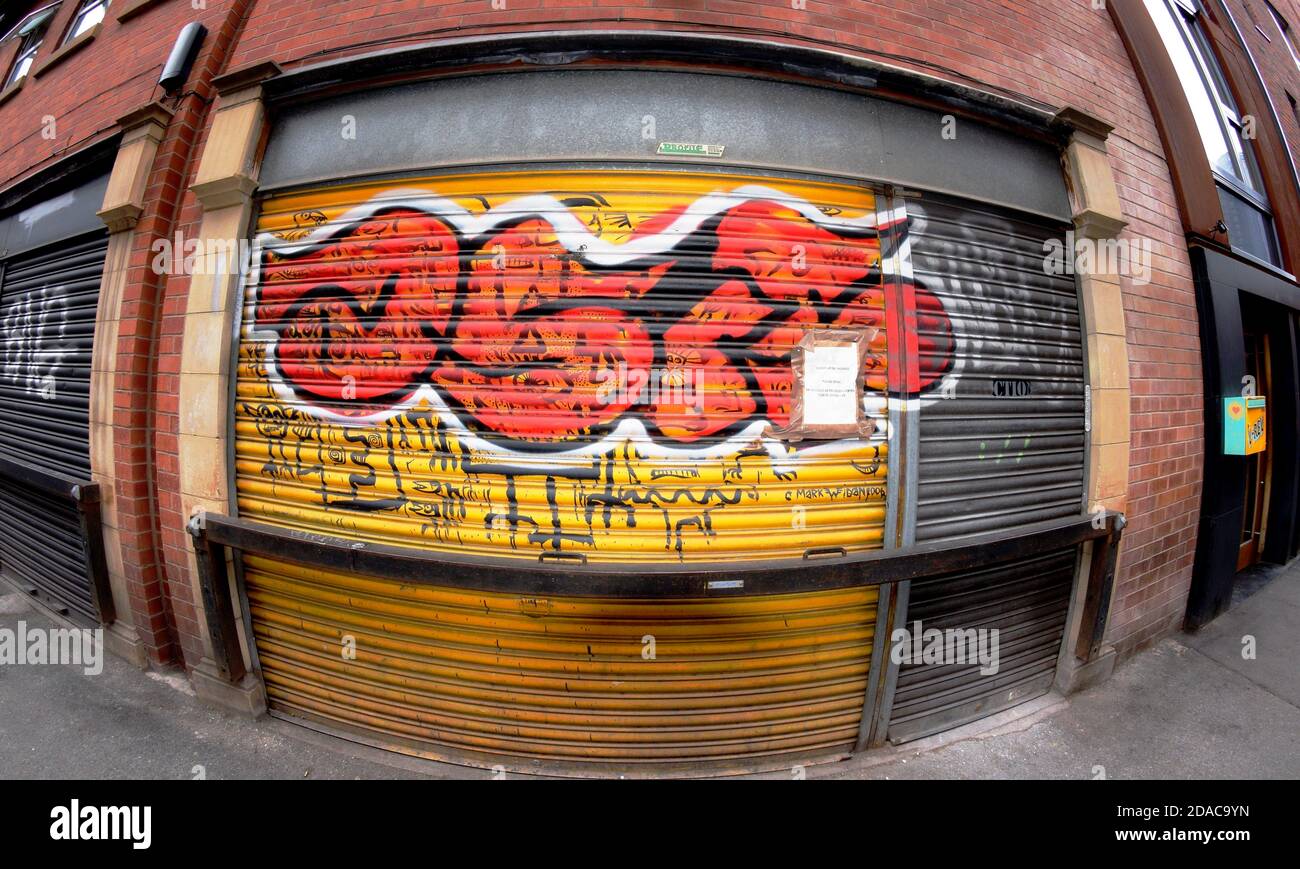 Manchester Street Art in der Edge Street im unkonventionellen Northern Quarter der nordwestlichen Stadt, England. Stockfoto