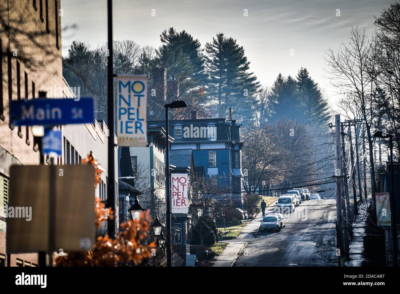 Straßenszene in kleinen Städten, East State Street, Montpelier, VT, USA. Stockfoto