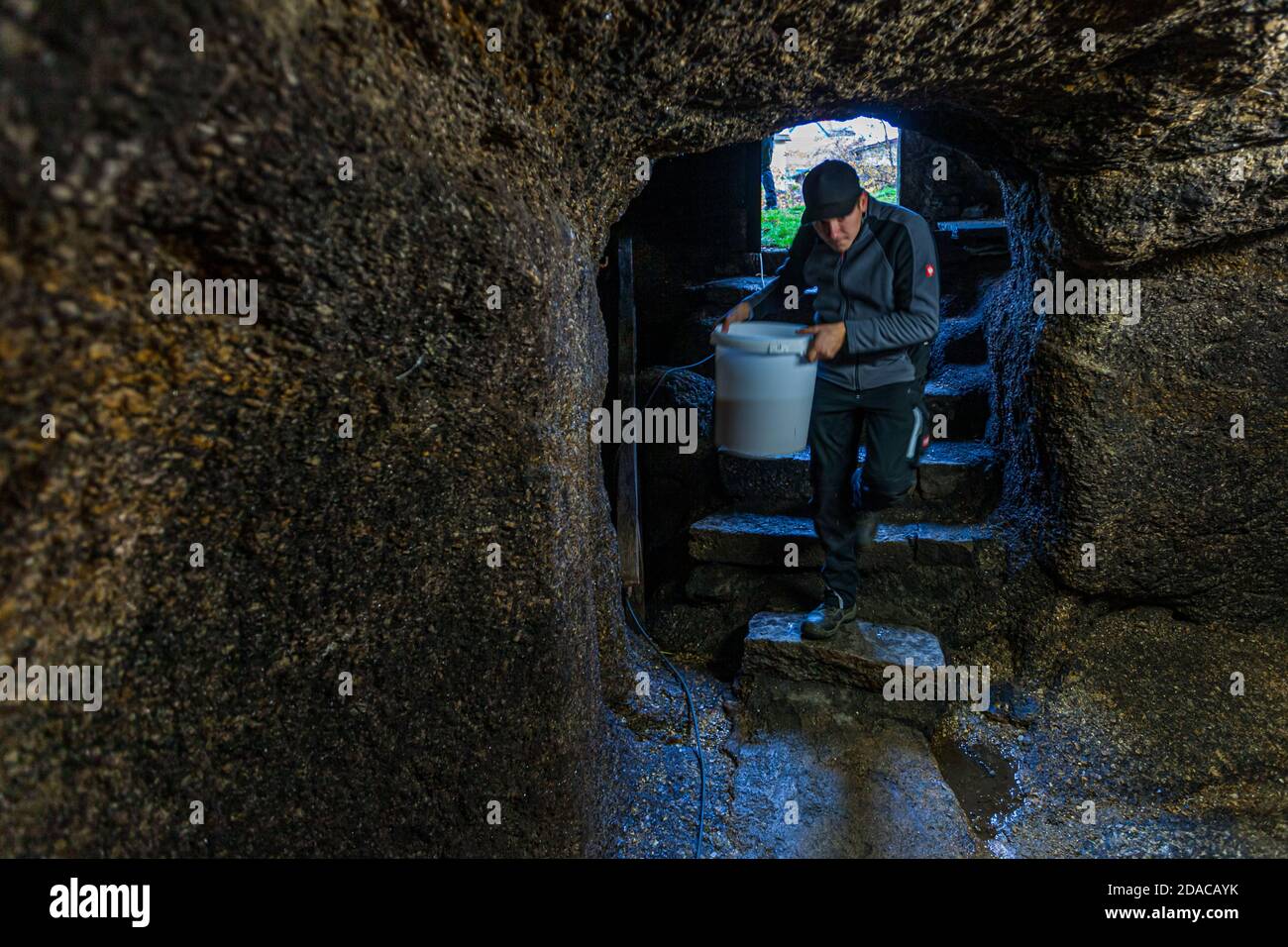 Zoigl-Beer Lagerung im Steinkeller in Falkenberg, Deutschland Stockfoto