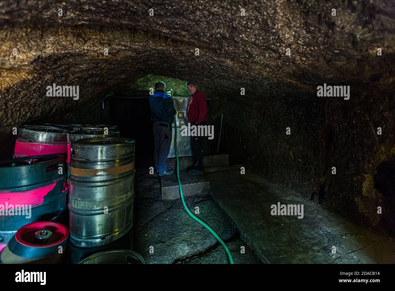 Zoigl-Beer Lagerung im Steinkeller in Falkenberg, Deutschland Stockfoto