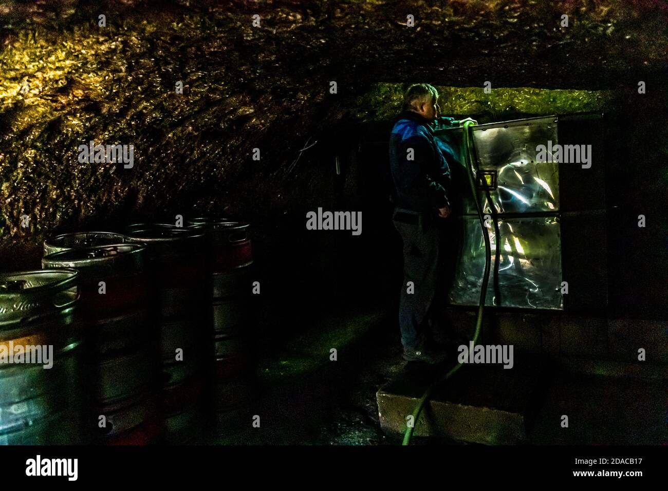 Zoigl-Beer Lagerung im Steinkeller in Falkenberg, Deutschland Stockfoto